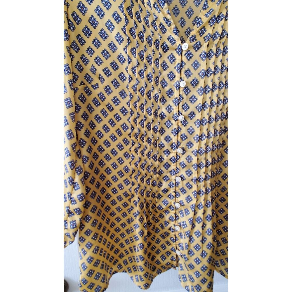G.H. Bass & Co Women's Blouse Long Sleeve Button Up Yellow Satin Size XS - Picture 3 of 8